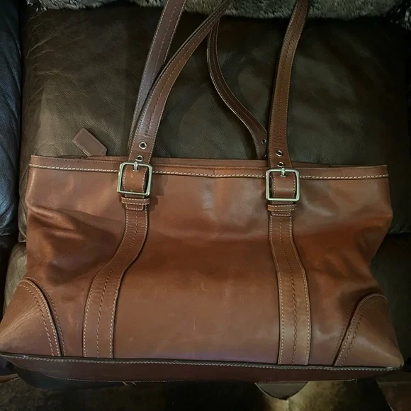 Beautiful All-leather Coach tote - Picture 3 of 4